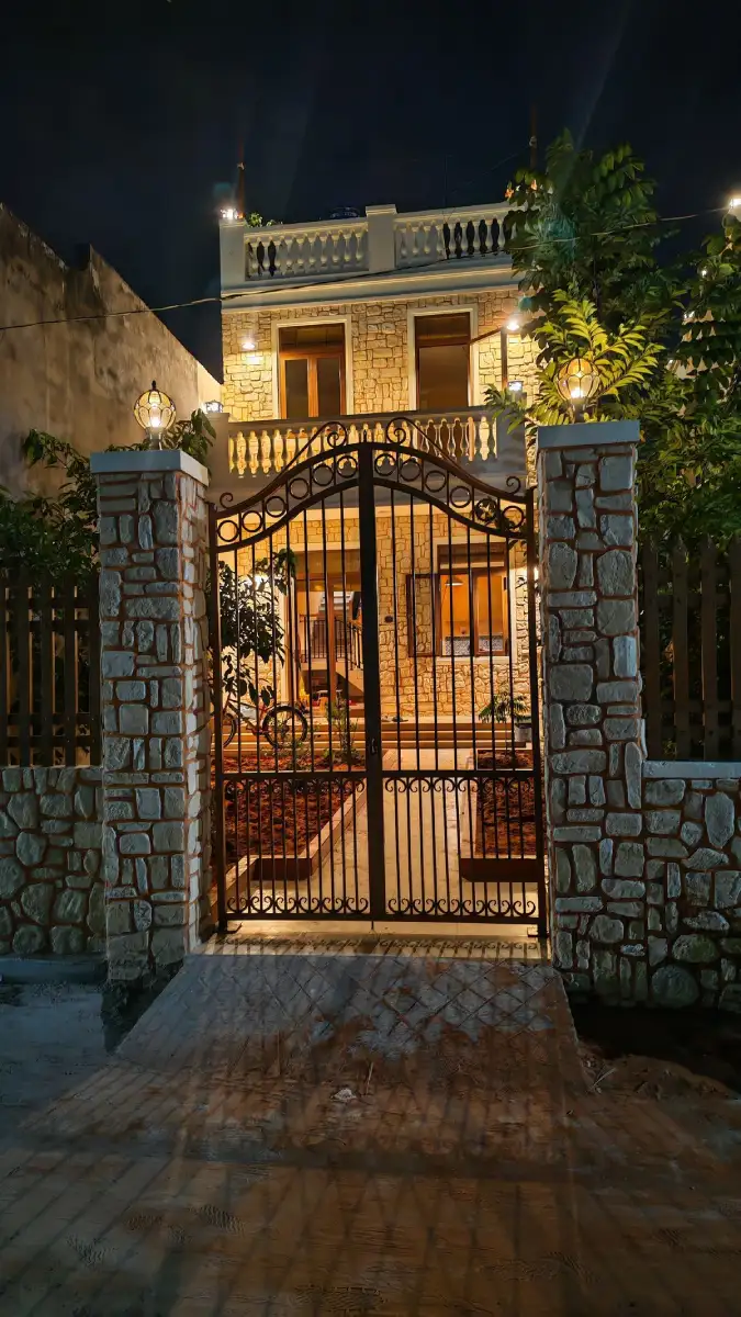 Home Villa Hanna in Phan Thiet - Außenansicht bei Nacht. Foto: Heiko Weckbrodt