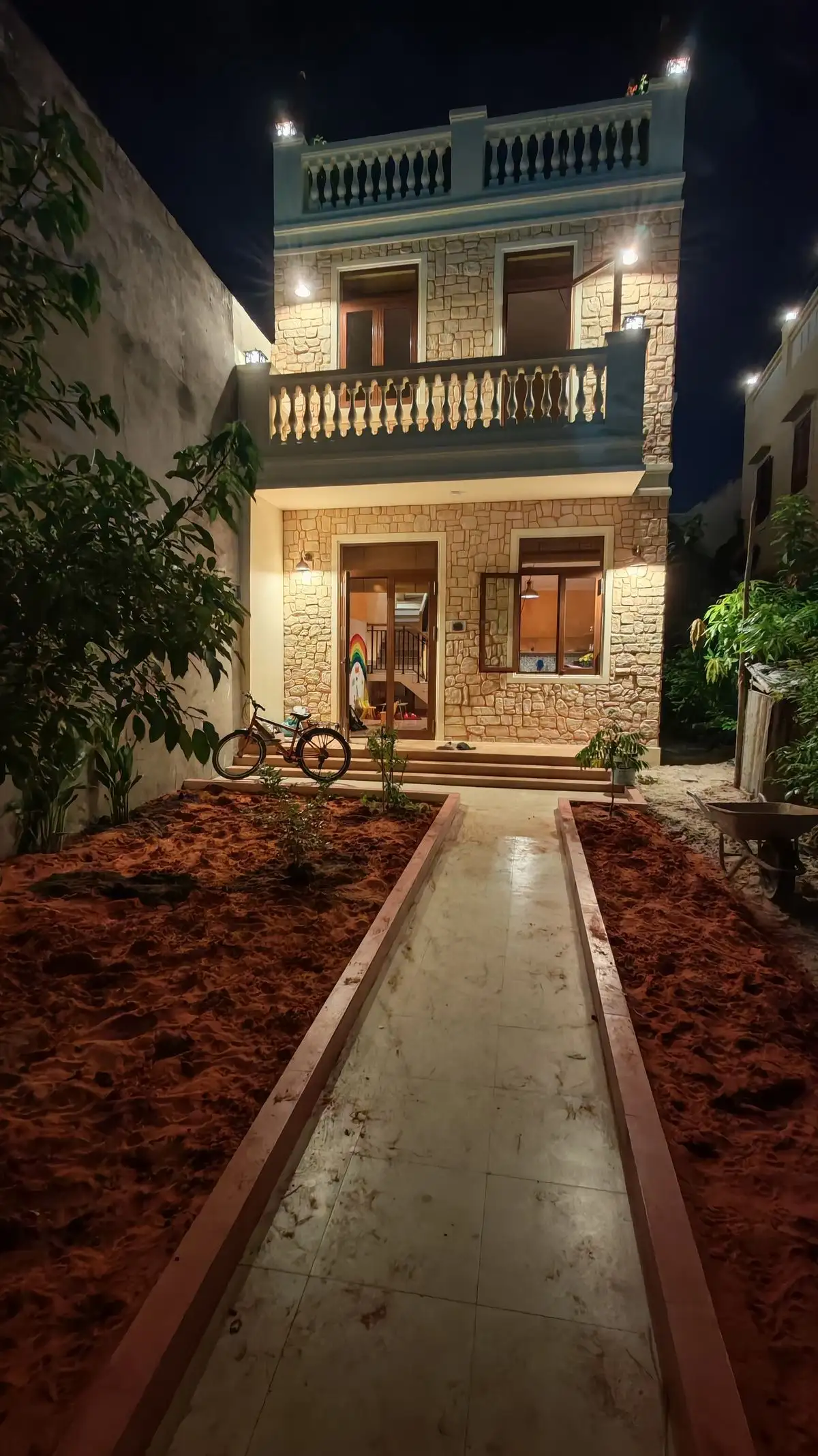 Home Villa Hanna in Phan Thiet - Außenansicht bei Nacht. Foto: Heiko Weckbrodt