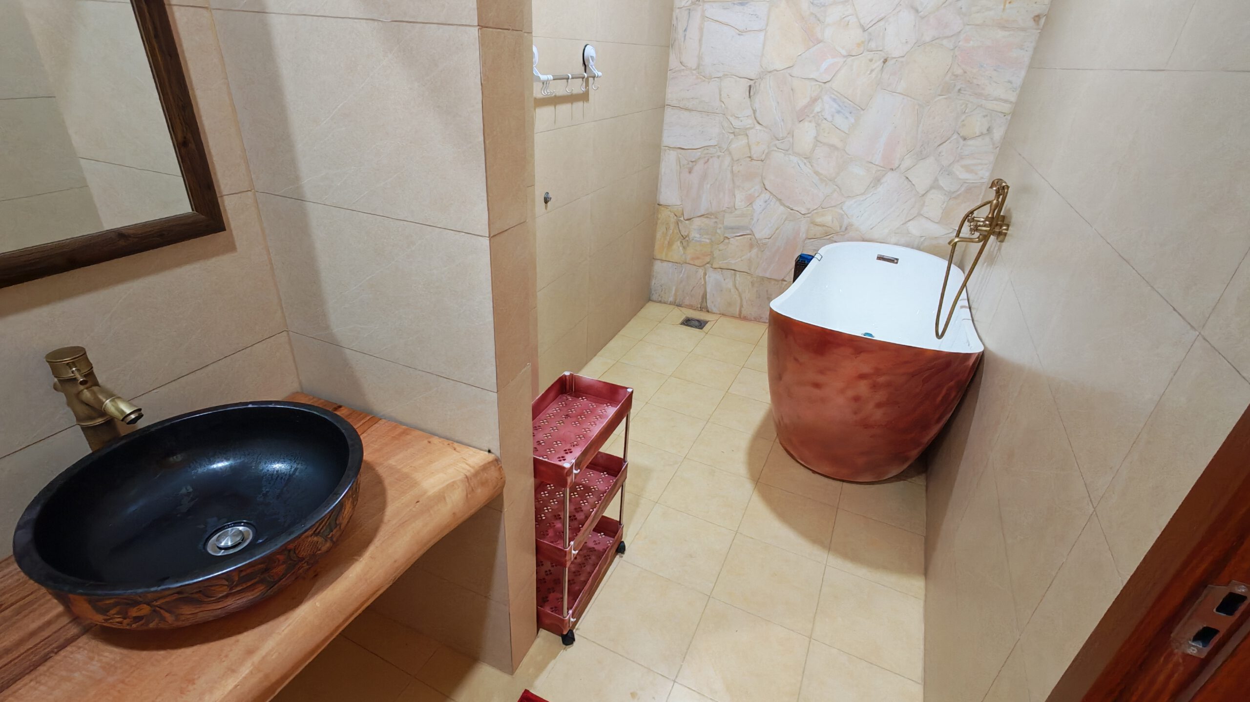 Home Villa Hanna in Phan Thiet - das Familienzimmer hat ein Bad mit Basewanne. Foto: Heiko Weckbrodt