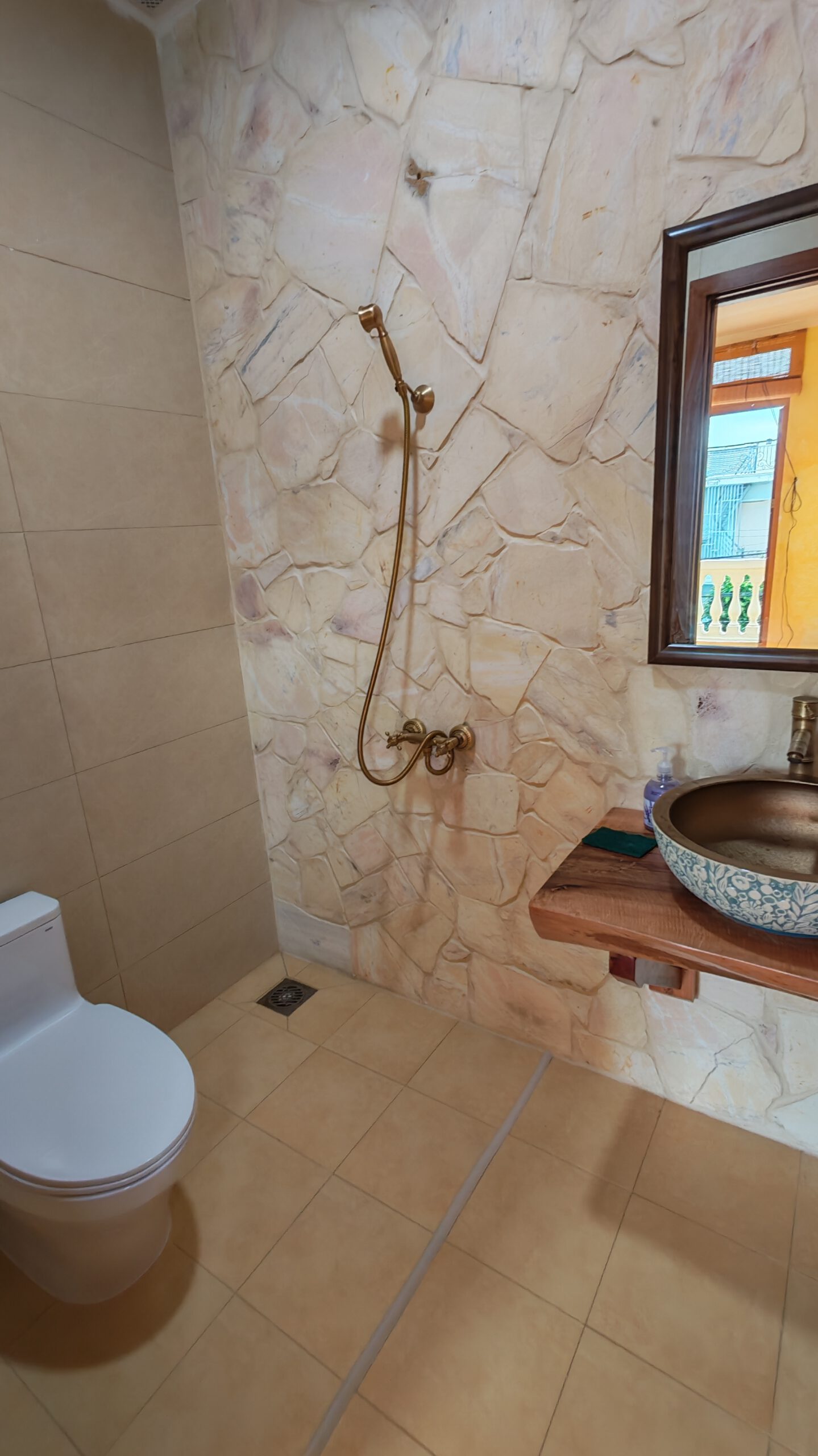 Villa Hanna in Phan Thiet - Bad im Retro-Stil. Foto: Heiko Weckbrodt