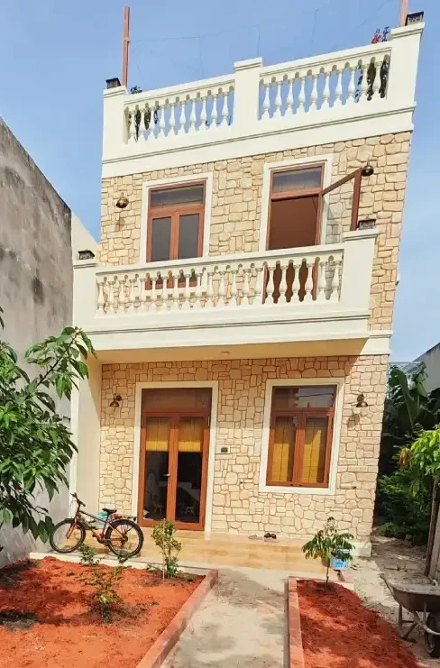 Villa Hanna in Phan Thiet - die Fassade kombiniert südfranzösische Einflüsse mit der roten Erde von Binh Thuan,. Foto: Heiko Weckbrodt